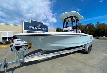 2025 Robalo 226 Cayman Solid Ice Blue Boat